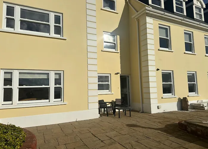 Haven Near The Sea *